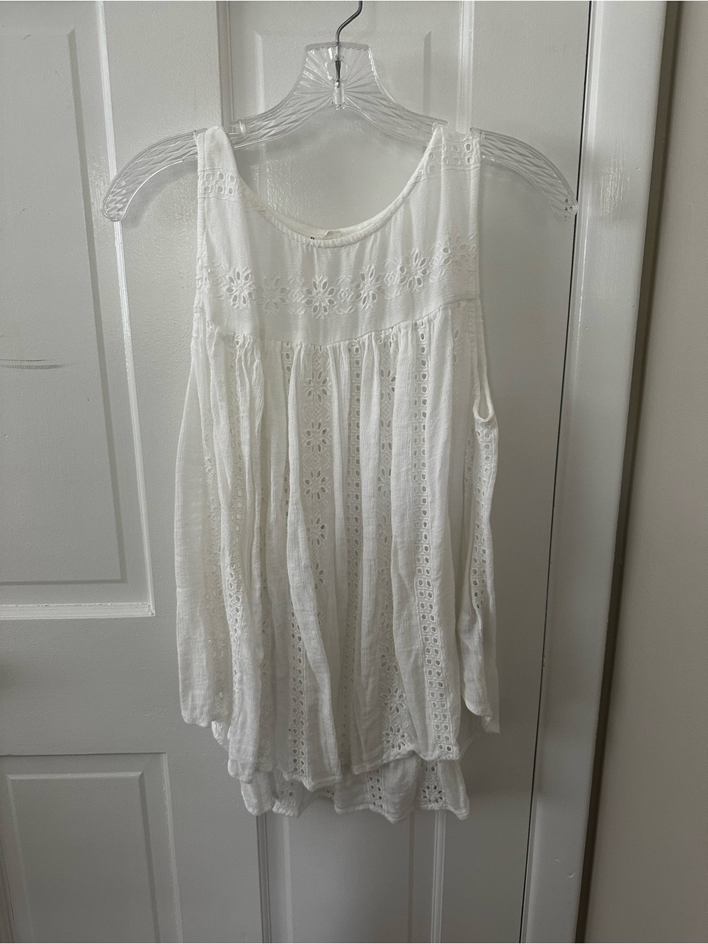 GAP White Eyelet Sleeveless Tank Top
